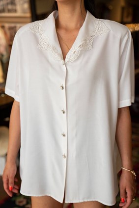 Vintage Yakası Desenli Beyaz Gömlek